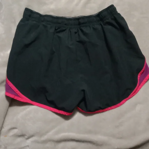 Under armor running shorts bundle medium - Picture 4 of 13